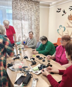 Брошь в форме цветка 1